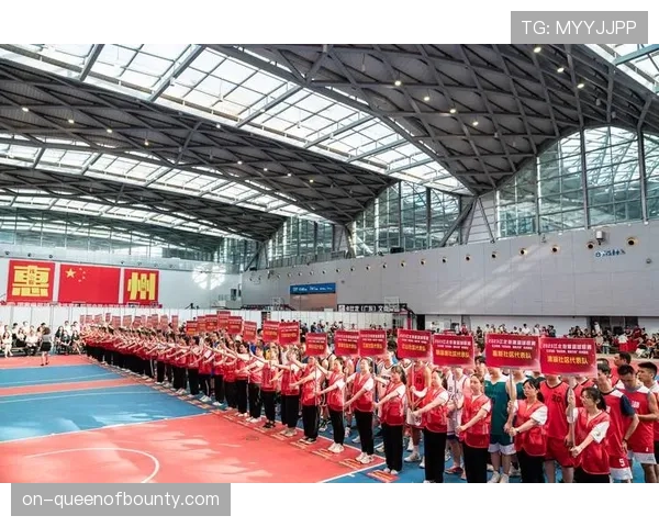 巴特尔在DBX赛事中因争议性补拳KO胜出引发热议