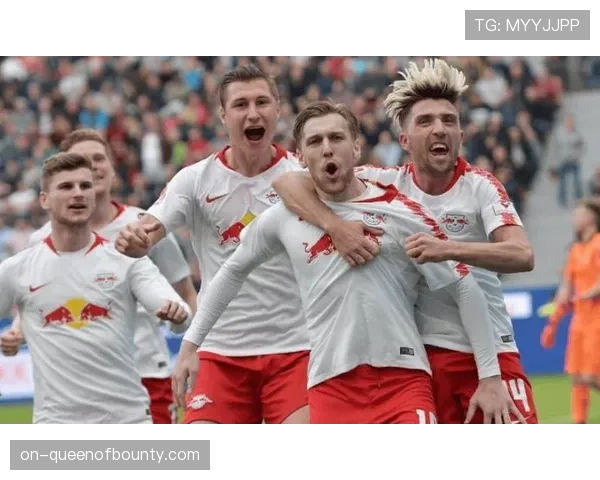 官方：莱比锡红牛与德国国脚中场奥尔莫完成续约